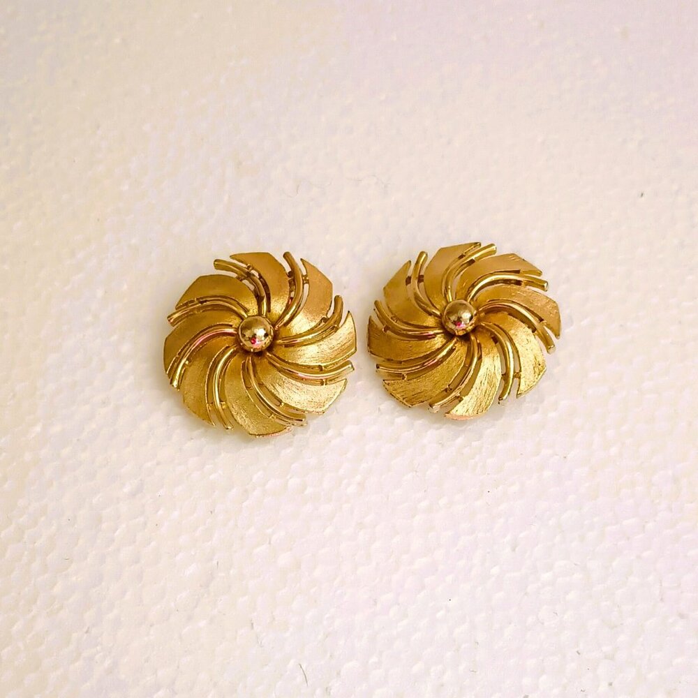 Brushed Gold Swirl Flower Earrings Women's Vintage Spiral Clip On Jewelry